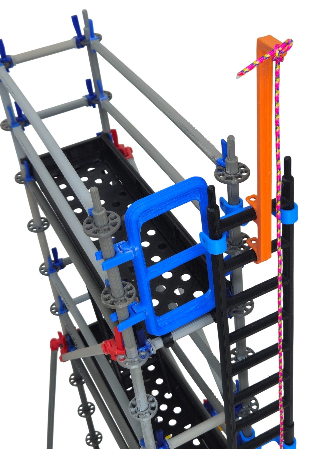 Small 3-Level Scaffolding Model with Side Reinforcements