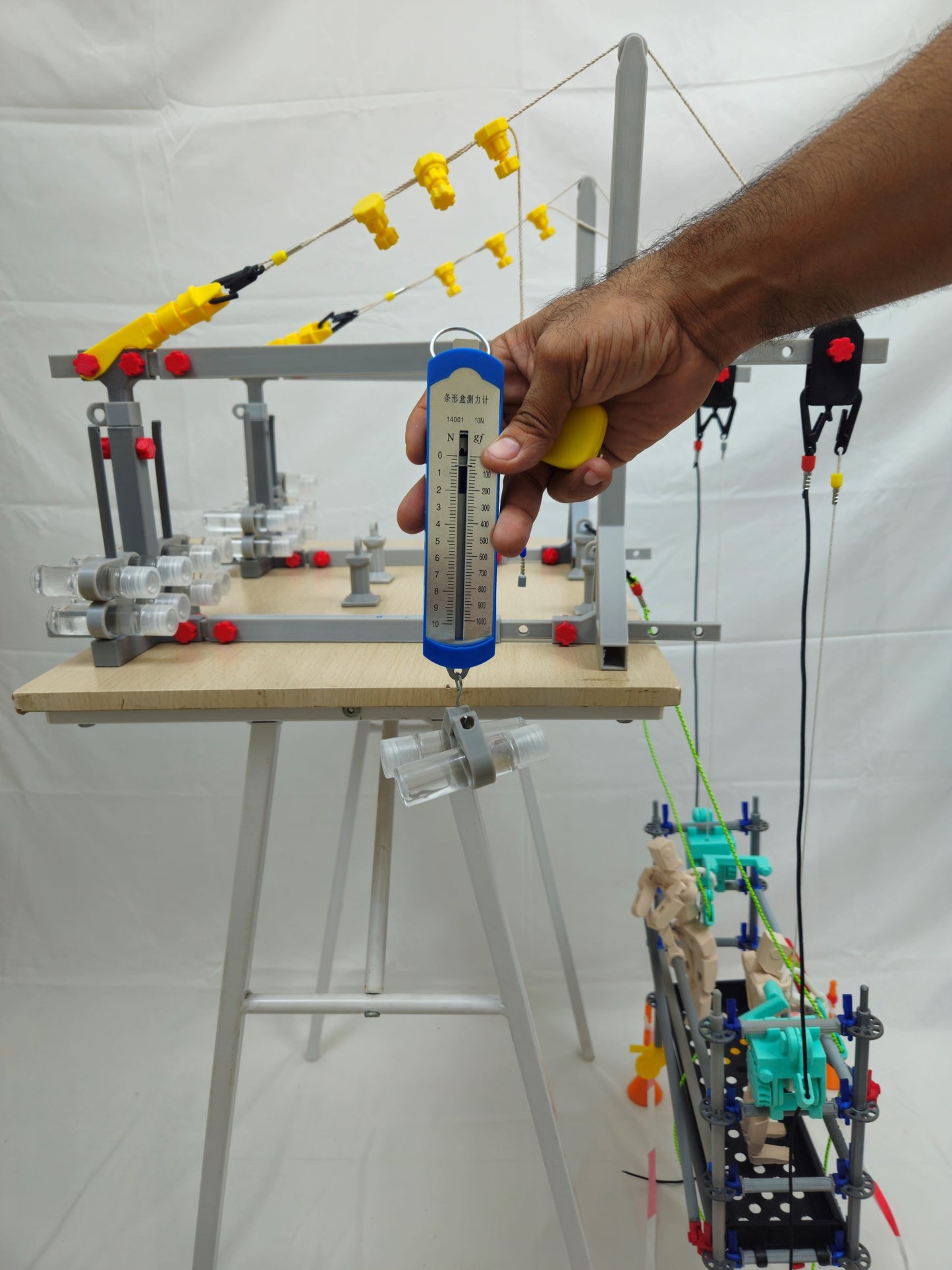 Scale Model of a Hanging Scaffold – Educational Tool for Technical Training at Heights